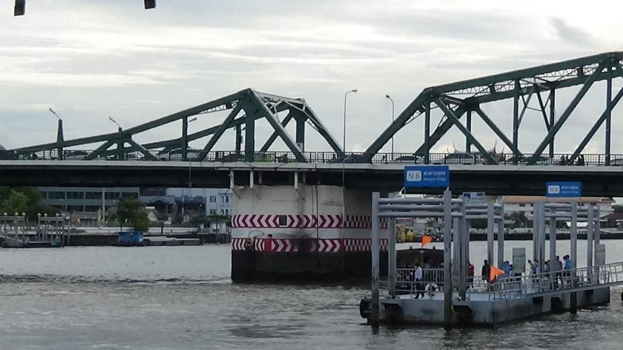 กู้ภัยออกหาสาวหล่อ โทรหาเพื่อนสนิทแล้วโดดสะพานพุทธ เครียดปัญหาครอบครัว 