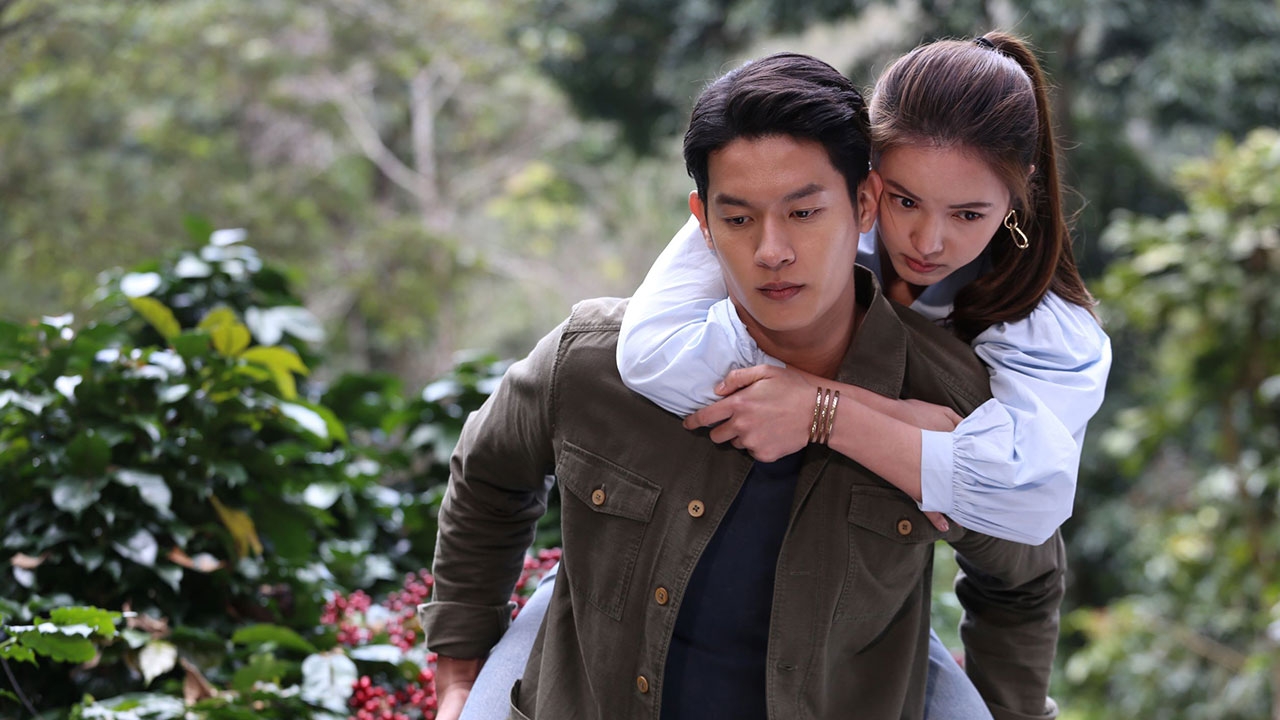 "เพื่อน-บัว" หนุ่มเจ้าของไร่กาแฟกับสาวเมืองกรุง เคมีสุดลงตัวใน "อ้อมฟ้าโอบดิน"