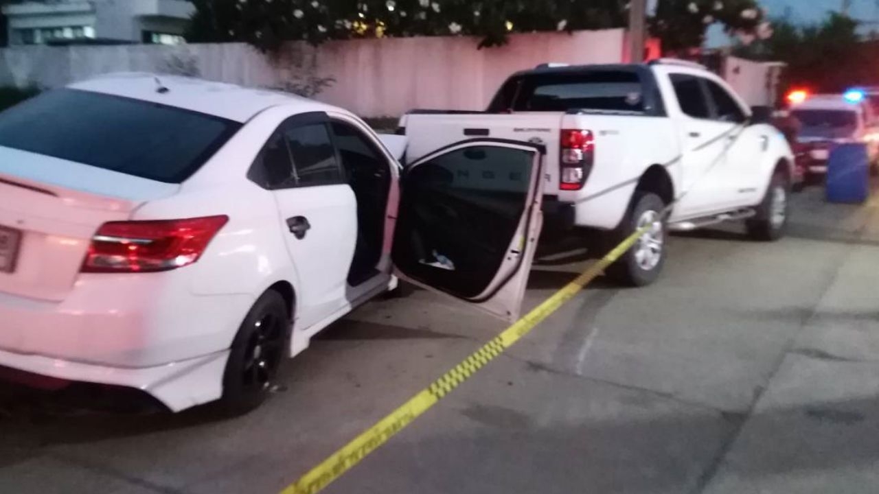 หนุ่มง้อแฟนไม่สำเร็จ ชักปืนยิงผู้หญิงดับคาพวงมาลัย แล้วจัดการลาโลกตาม