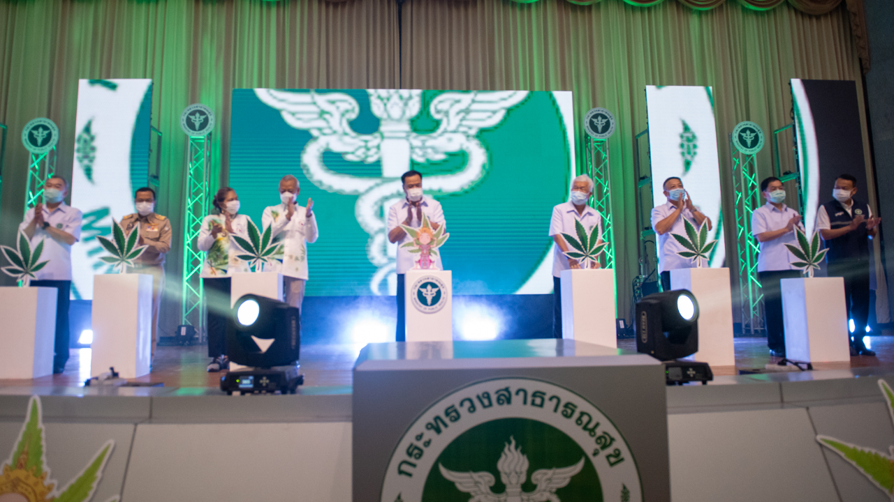 "อนุทิน" ปลุก ปชช.-ผู้ประกอบการ เตรียมพร้อมปลดล็อกกัญชา 9 มิ.ย.นี้ 