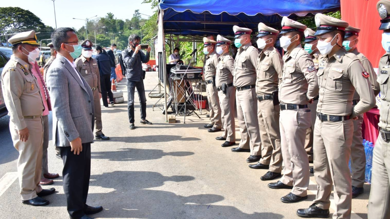 "สมศักดิ์" เยี่ยมจุดตรวจห้วยไร่ ชมทำงานแข็งขัน สกัดยาเสพติด