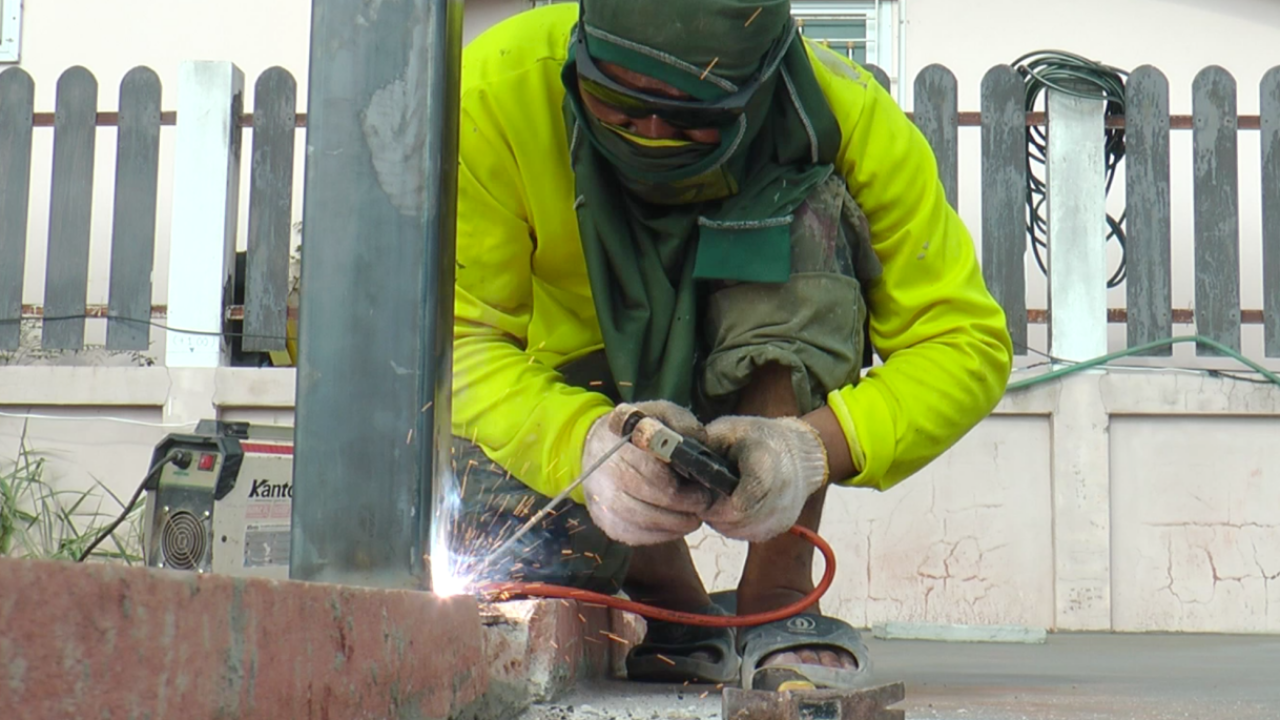 เสียงจากกรรมกรก่อสร้าง ของแพงค่าแรงต่ำ รายรับน้อยกว่ารายจ่าย