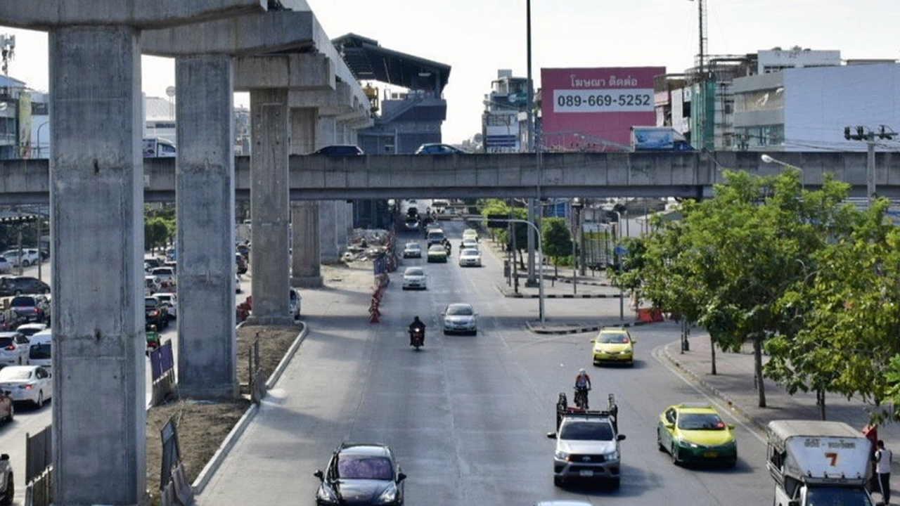 เบี่ยง 1 ช่องศรีนครินทร์ 17 สายสีเหลืองทำทางขึ้นลงสถานี