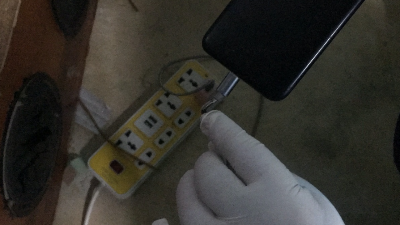 สลด นักเรียน ม.1 นอนเล่นมือถือขณะชาร์จไฟ สายรั่วช็อตดับ