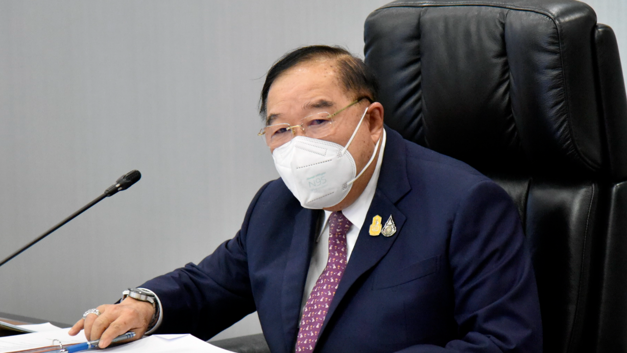 “บิ๊กป้อม” ฉุนสื่อ ปมถูกถามเสียงพรรคเล็ก ย้ำ “ธรรมนัส” ไม่ไปกินข้าวกับฝ่ายค้าน