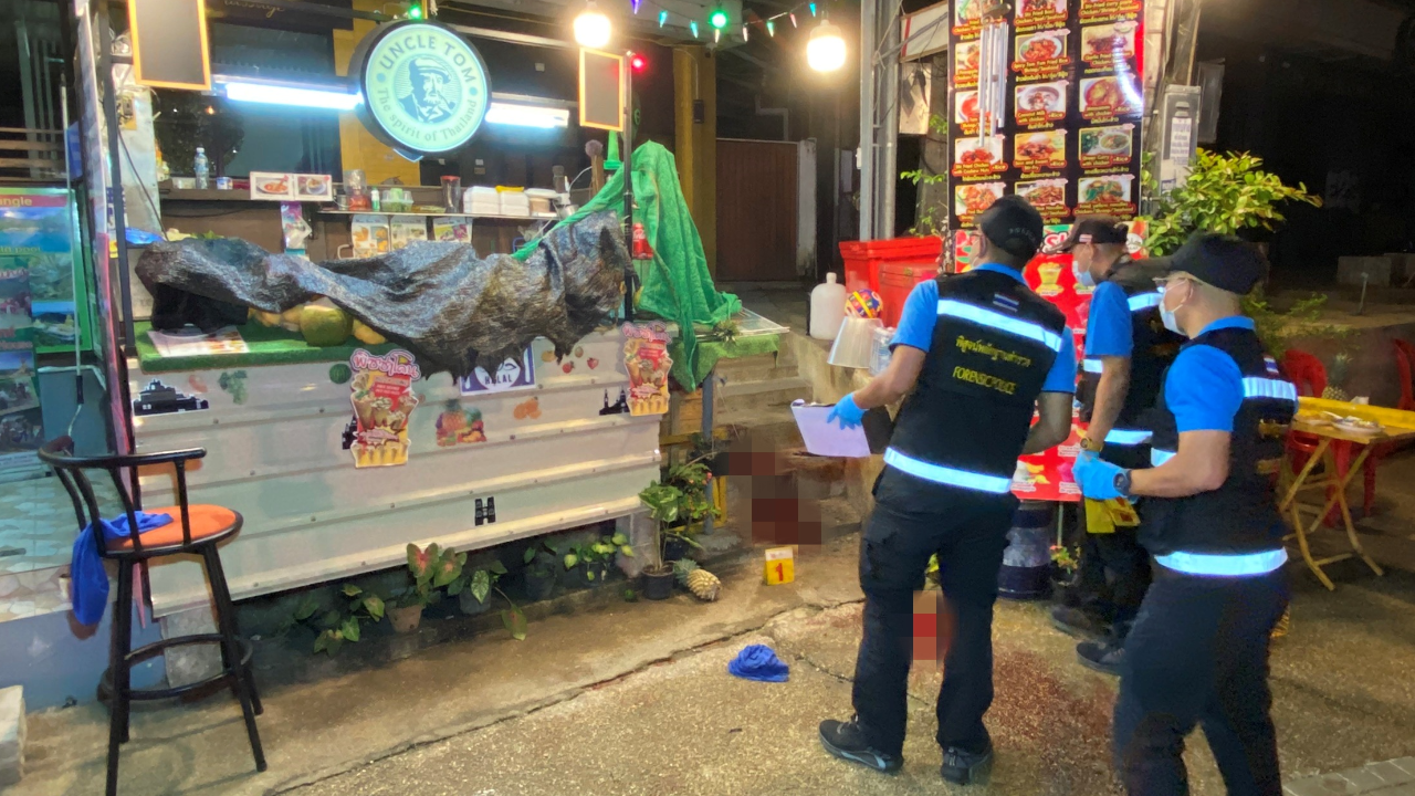 "ศึกพ่อค้า" บุกยิงเพื่อนร่วมอาชีพดับ ต่อหน้าต่อตา นทท.หักปมขายของซ้ำ