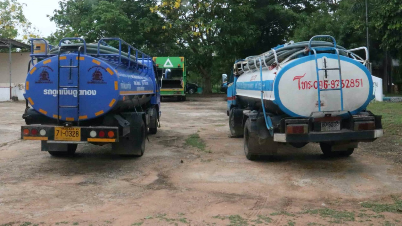 ยุติศึกรถดูดส้วม นายกเรียกเคลียร์ หลังเขม่นขับชนกันอุจจาระกระจาย