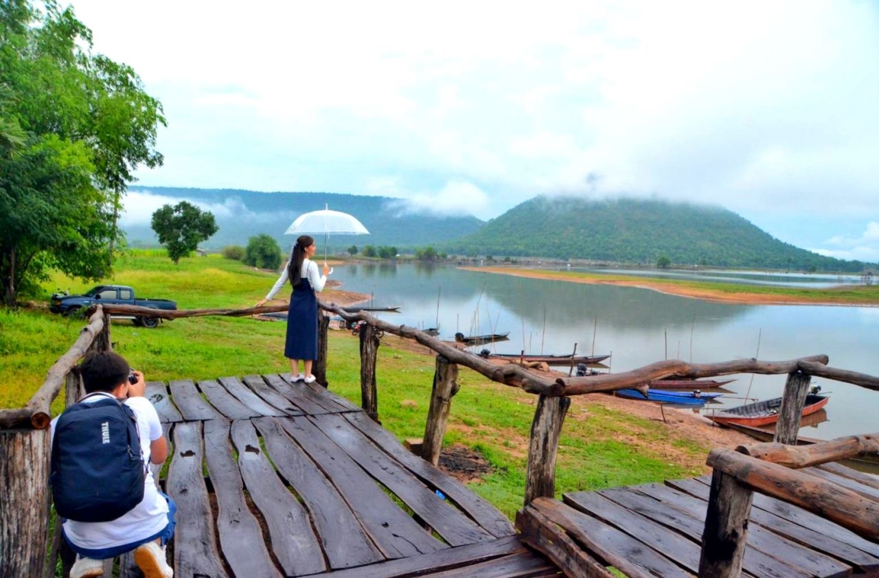 ฟ้าหลังฝนบรรยากาศดี ชวนไปเที่ยวชมไอหมอกล้อมเขา "ฟูจิครบุรี" ที่โคราช