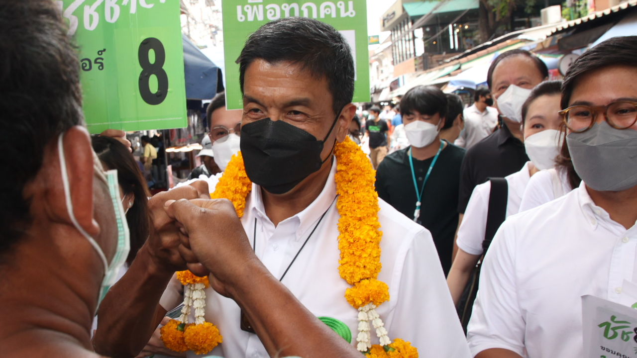 “ชัชชาติ” ชูดูแลคนไร้บ้าน 5 ด้าน “สุชัชวีร์” บุกเยี่ยมเจ้าหน้าที่ กทม.