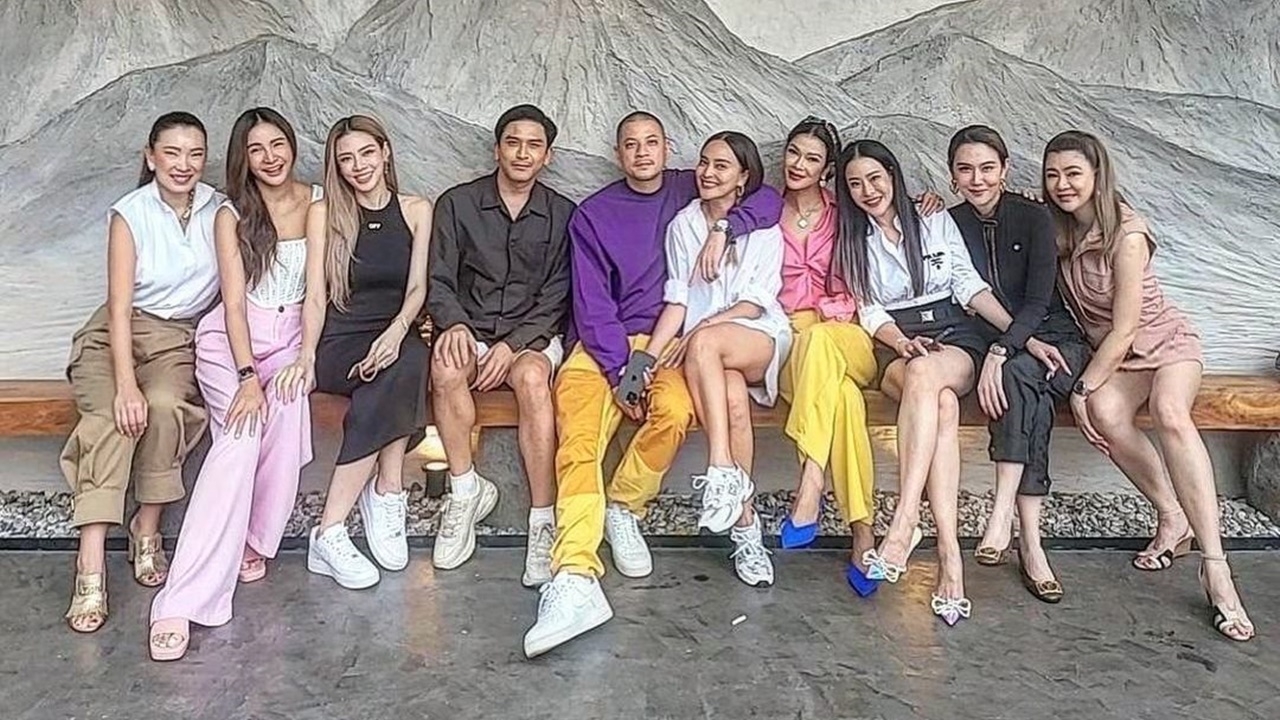 เอ๋ พรทิพย์ ฉลองวันเกิด รวมตัวเพื่อนๆ แก๊งคุณแม่ แต่ละคนยังสวยเป๊ะ