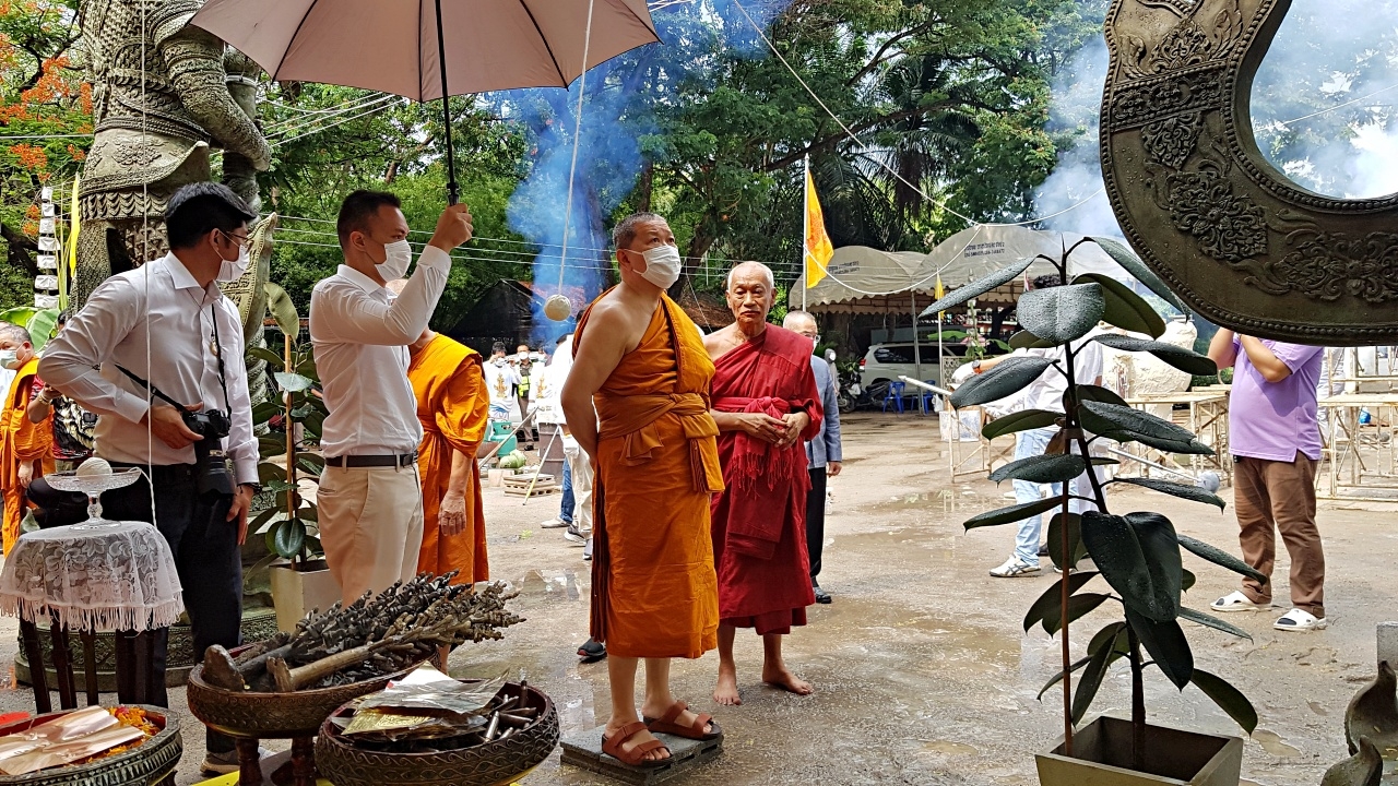 สมเด็จธงชัย ประธานหล่อพระวัดดัง เซียนหวยไม่พลาด "เลขเด็ดงวดนี้" ลุ้นโชค