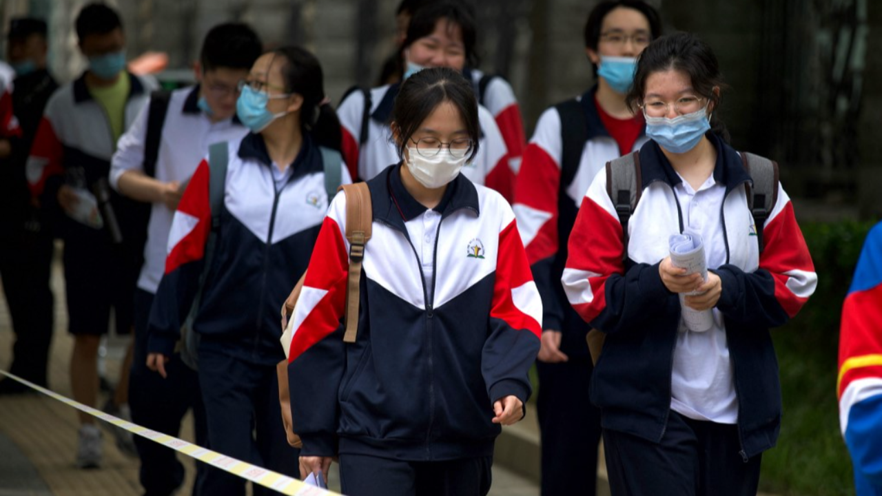 จีนประกาศวันสอบ "เกาเข่า" ประจำปีนี้ที่จะจัดขึ้นภายใต้มาตรการป้องกันโควิด