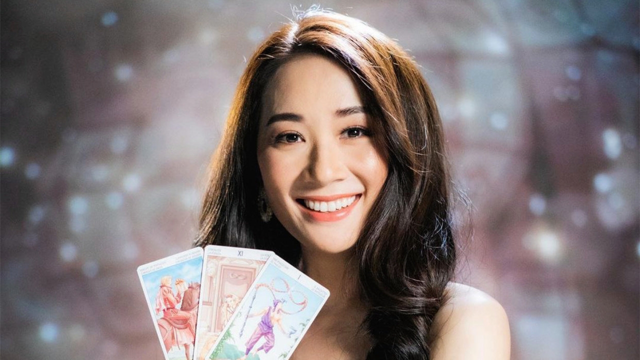 “หนิม คนึงพิมพ์” กักตัวอยู่บ้านนานเป็นเหตุ ผันตัวเป็น “หมอดู” เผยคบหนุ่มนอกวงการแฮปปี้