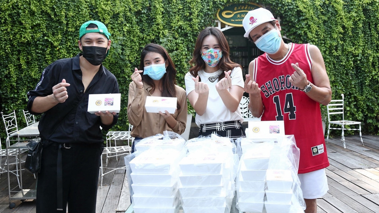 ทีมนักแสดง “ผู้ใหญ่สันต์ กำนันศรี” ร่วมใจไฟต์โควิด ช่วยทำข้าวกล่องให้แพทย์