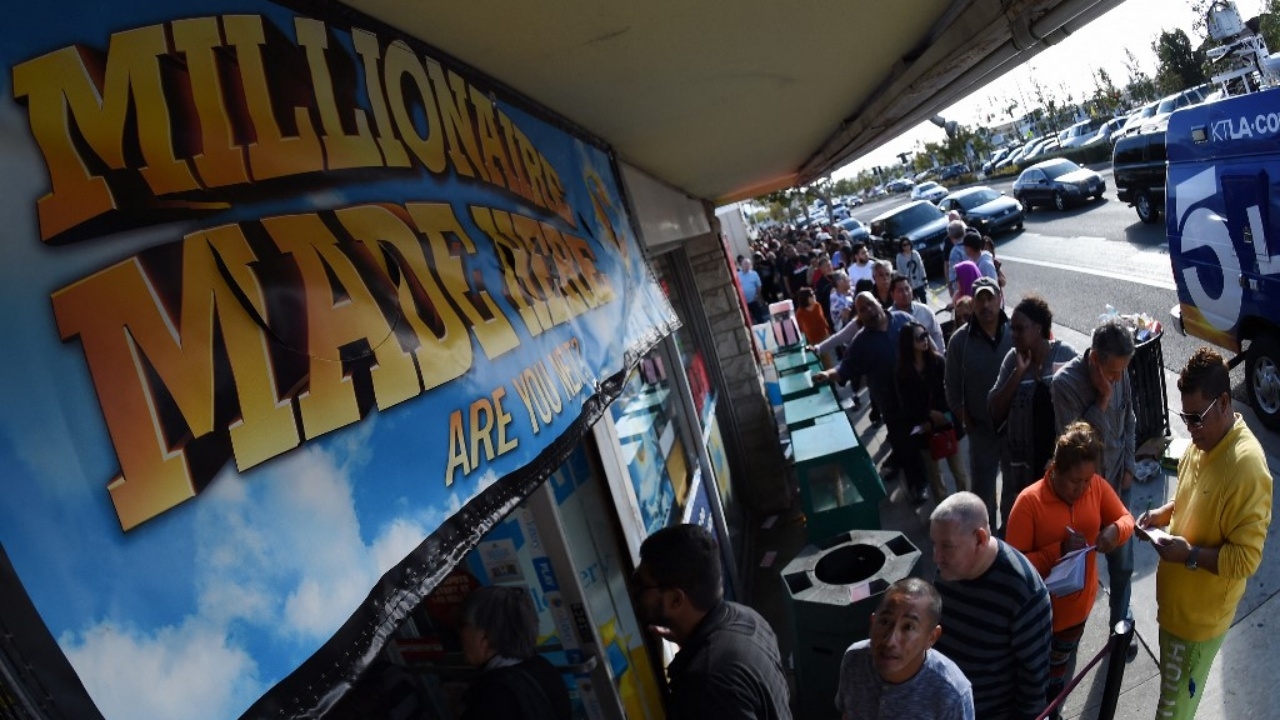 สาวอเมริกันร่ำไห้ ถูกลอตเตอรี่ 815 ล้าน แต่ลืมในกระเป๋ากางเกงลงเครื่องซักผ้า 