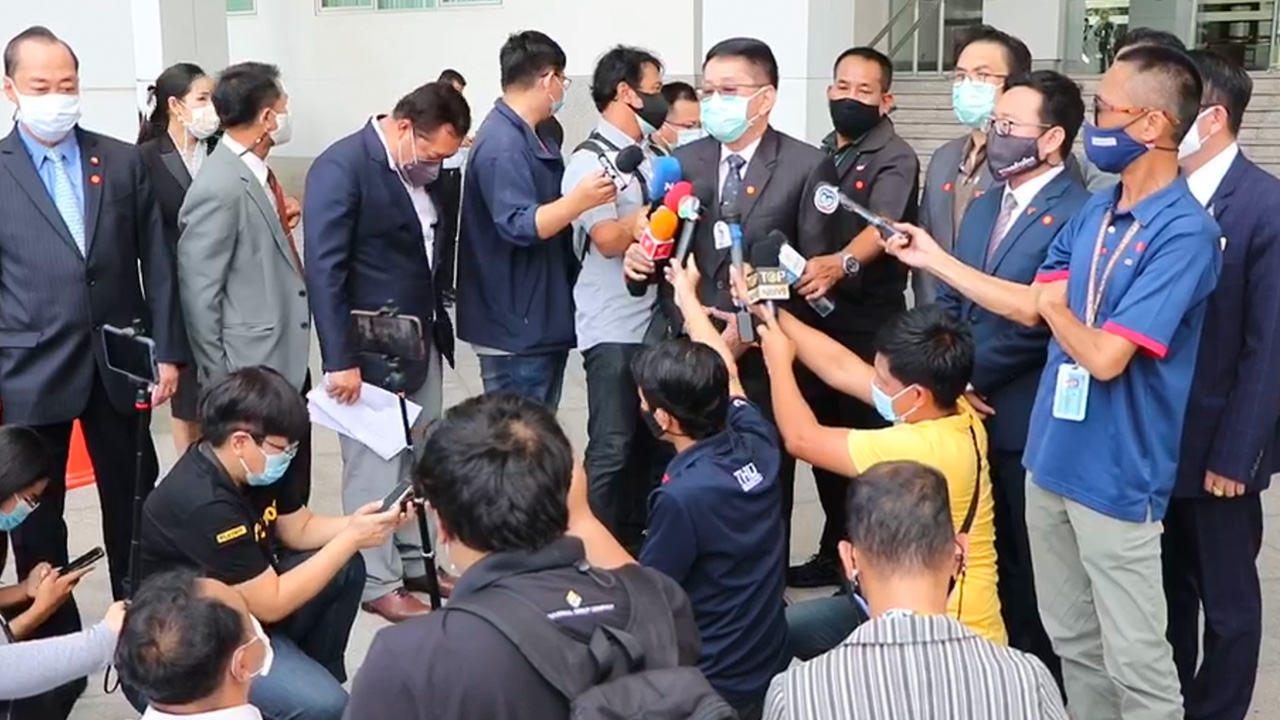 พรรคร่วมฝ่ายค้าน หอบหลักฐาน ยื่น ป.ป.ช. เอาผิดบิ๊กตู่ แก้โควิด-19 เหลว 