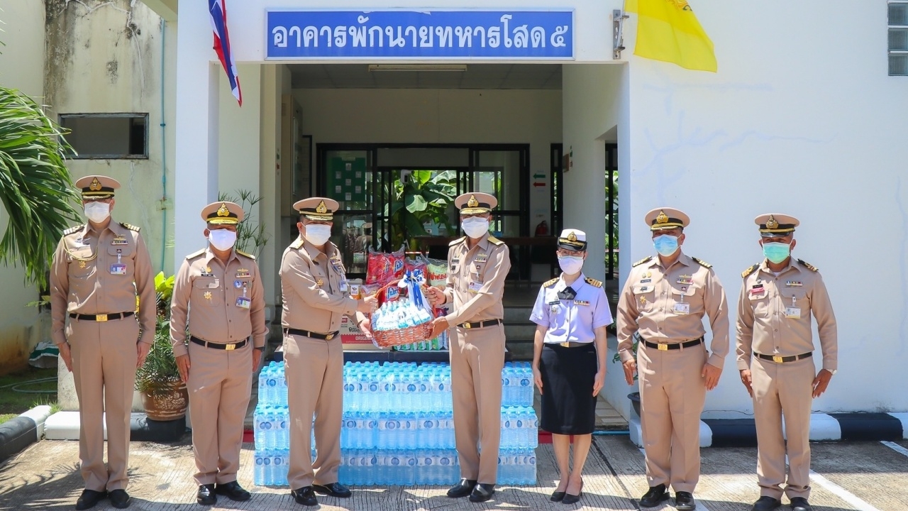 ผบ.กองเรือยุทธการ เยี่ยมบำรุงขวัญกำลังพล พร้อมสั่งรับมือวิกฤติโควิด