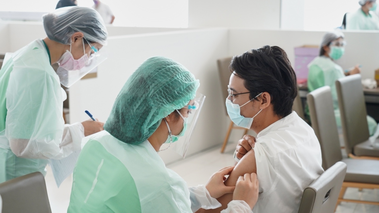 รพ.ศิริราช จัดจุดฉีดวัคซีน ไอคอนสยาม-ทรู ดิจิทัล พาร์ค รับ 1,000 คนต่อวัน