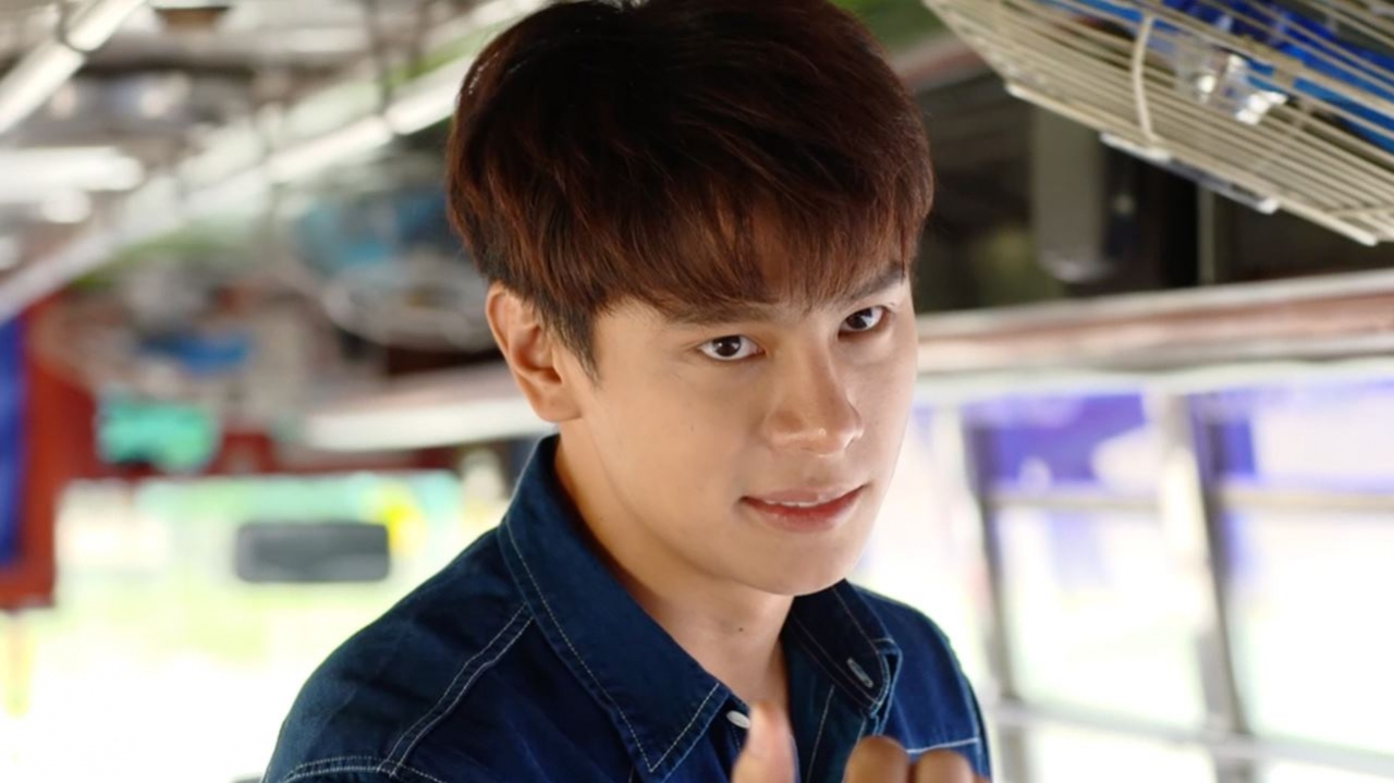 “แบงค์ อาทิตย์” เปิดตัวสุดเท่ บู๊สนั่นสู้โจรบนรถเมล์ ใน “คทาสิงห์”