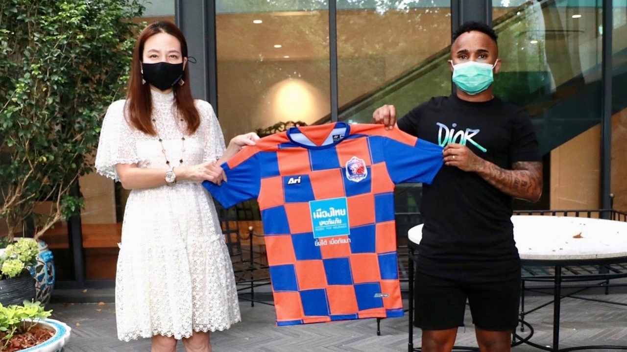 ชูเสื้อแล้ว "มาดามแป้ง" คว้าตัว "จอห์น บาจโจ" ร่วมทัพ "การท่าเรือ เอฟซี"