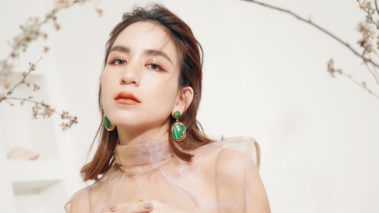 พลอย ชิดจันทร์ เคลียร์ดราม่าร้อน ชาวเน็ตมองบังคับลูกทำงานแลกเงิน