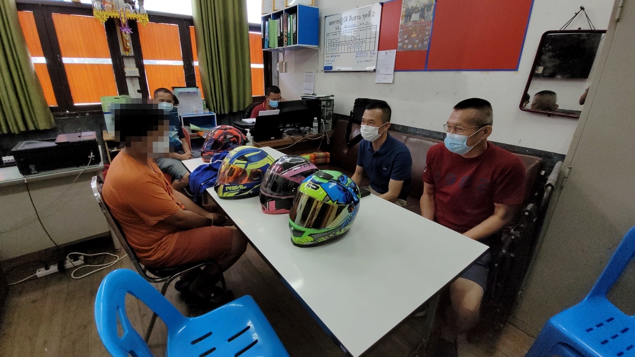 รวบหนุ่มแสบ ฉกหมวกกันน็อกตามห้าง อ้างป่วยลมชัก-เบลอทำไปไม่รู้ตัว