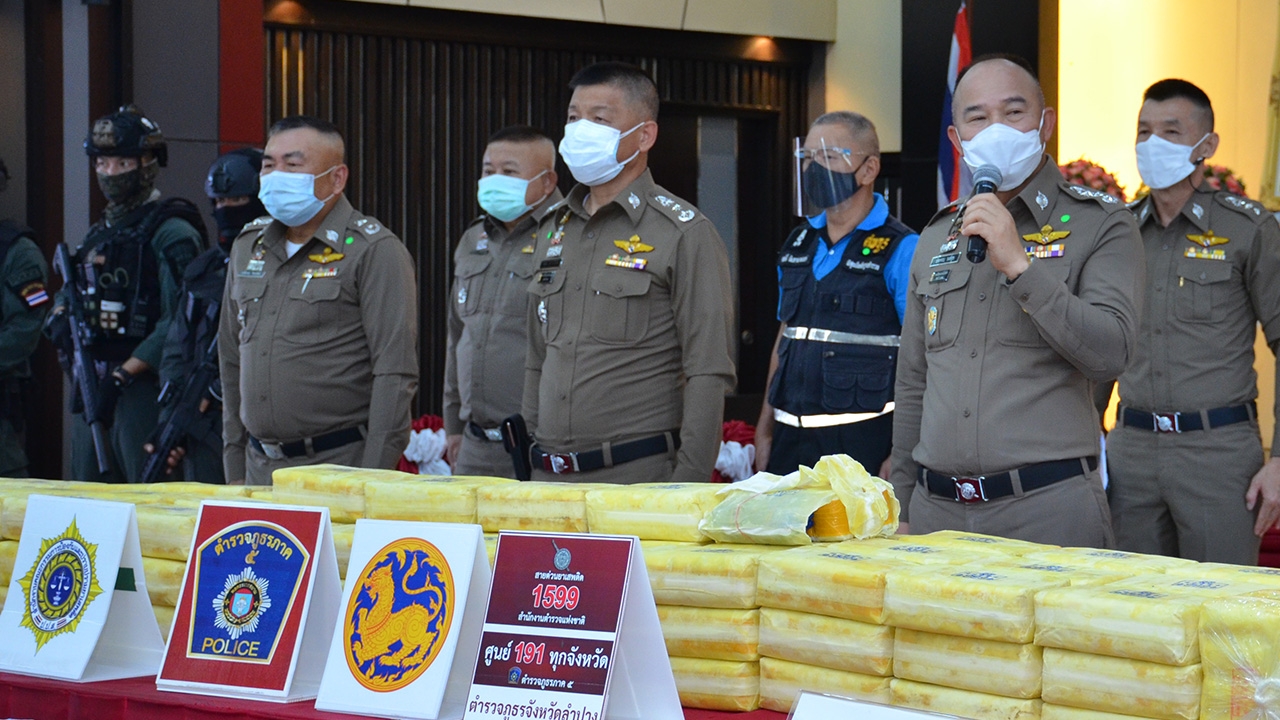 รวบ 5 ม้ง ขนยาบ้า 5 ล้านเม็ด ขับเข้าป่าหวังหลบด่าน สุดท้ายไม่รอด