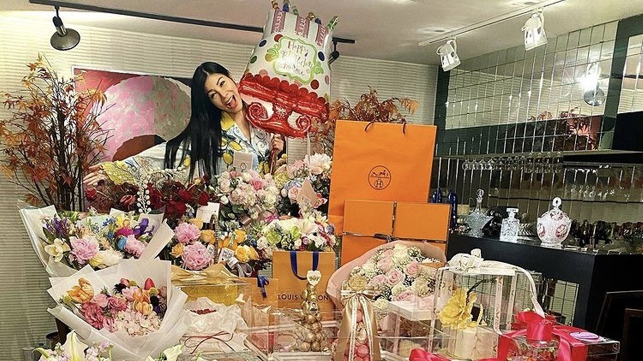 แหวนแหวน ใจพองฟู แม้ไม่ได้จัดวันเกิดแต่เพื่อนส่งของขวัญให้กองโตเท่าภูเขา