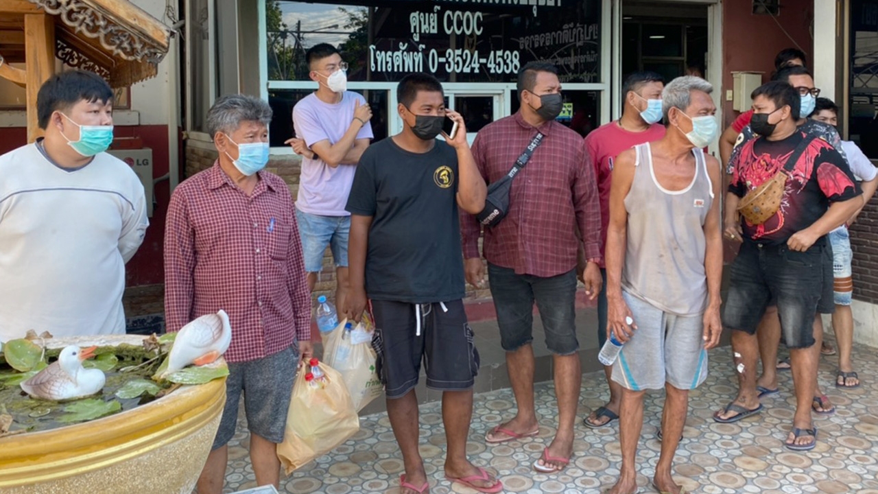 กรุงเก่าทลายบ่อนพนันชนไก่ เซียนชกหน้า ตร.หนีรอด 1 ก่อนรวบได้ 31 ราย