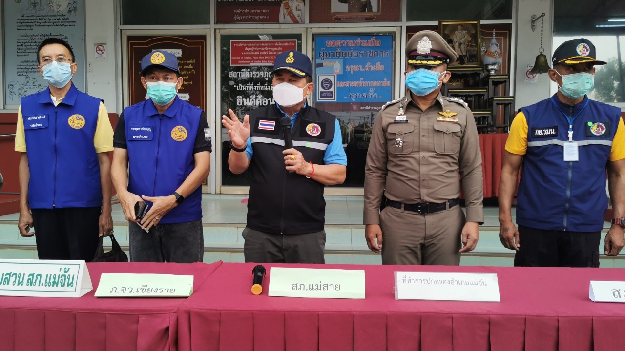 ตำรวจเชียงรายจับแก๊งขนแรงงานพม่า ยึดรถตู้ 2 คัน รวบต่างด้าว 42 คน