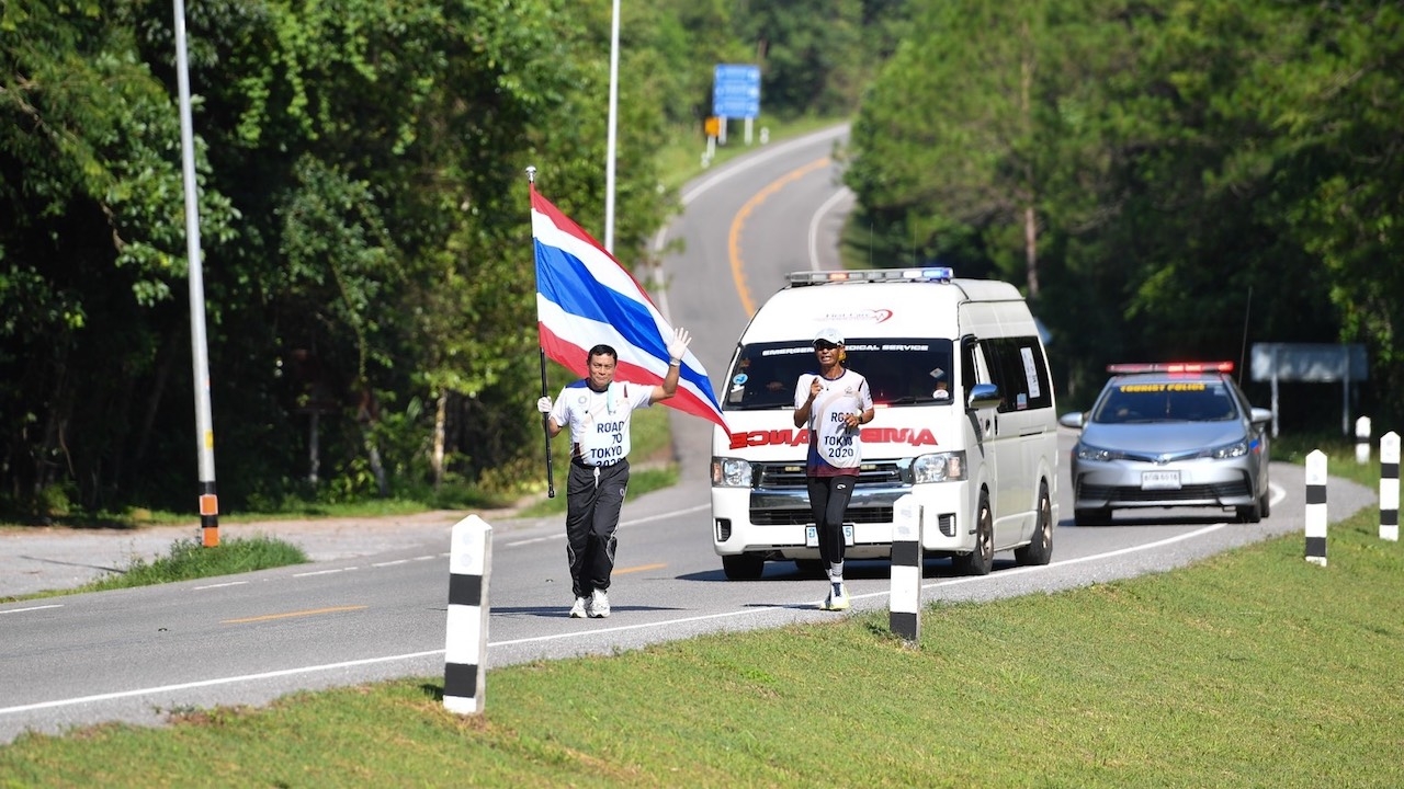 วิ่งส่งธงชาติไทย วันที่ 45 ถึงขอนแก่น ผ่านแล้ว 27 จังหวัด