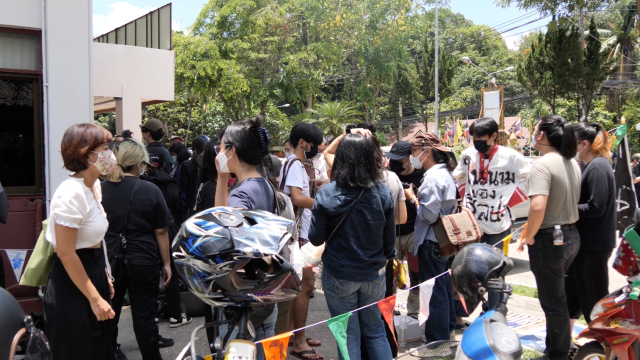 2 นักศึกษา ม.เชียงใหม่ รอดนอนคุก ตร.ปล่อยตัวชั่วคราวหลังปฏิเสธข้อหา