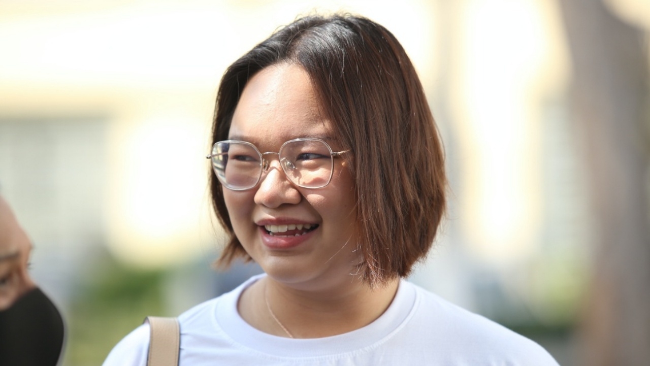 ศาลให้ประกัน "รุ้ง ปนัสยา" กำหนดหลักทรัพย์  2 แสน พร้อมเงื่อนไขตามที่แถลง