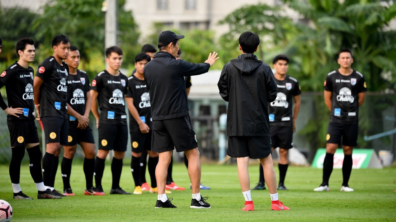 "นิชิโนะ" นำ "ทีมชาติไทย" ลงฝึกซ้อมช่วงเย็น "ปฐมพล" ยกการแข่งขันในทีมสูง