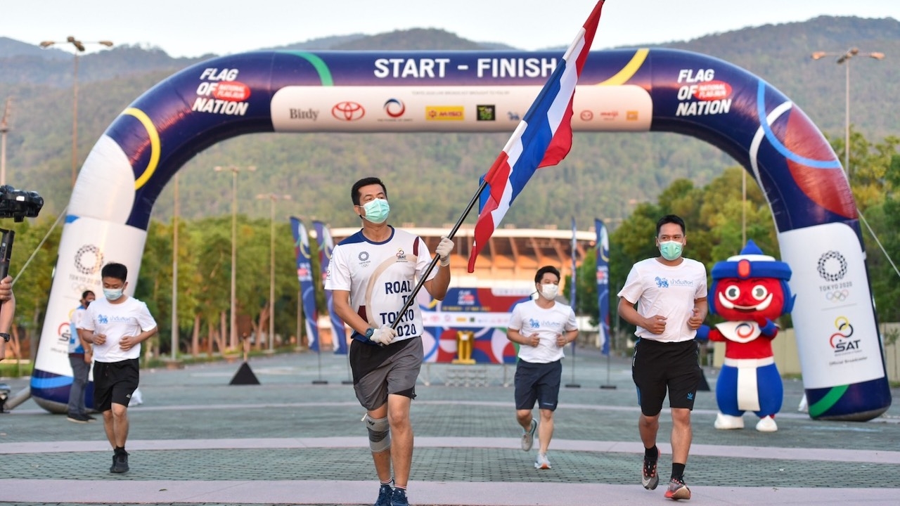 วิ่งผลัดธงชาติไทย ผ่าน 38 วัน เตรียมเปลี่ยนเส้นทางมุ่งหน้าสู่ภาคอีสาน
