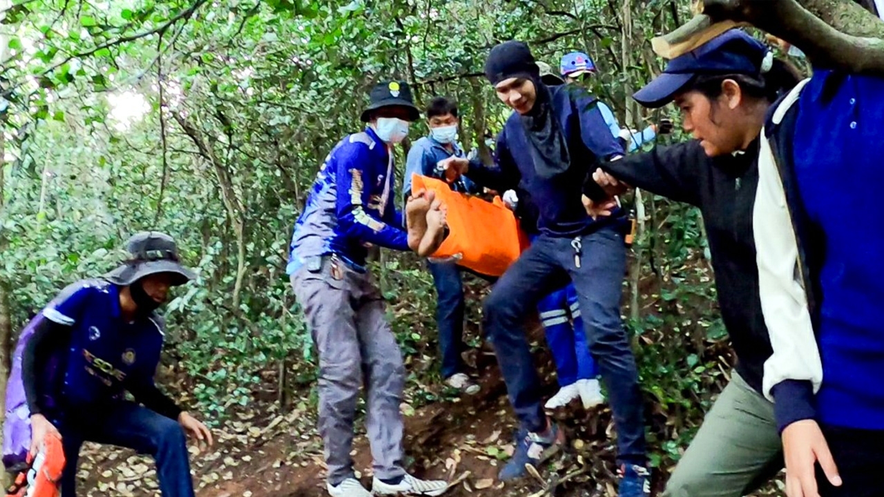 พบแล้วหนุ่มแพร่หายในป่า 4 วัน ยังมีชีวิตเร่งนำส่ง รพ.พบอ่อนแรงแต่มีสติ