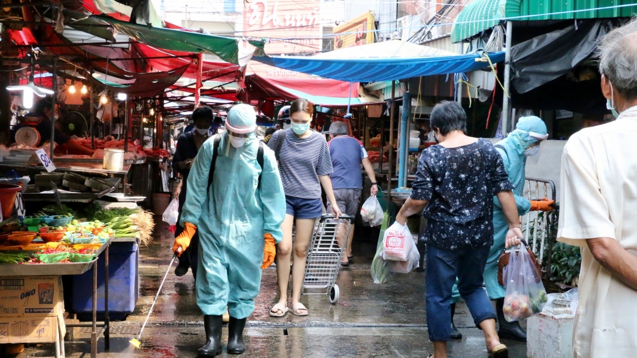สั่งปิดตลาดสดเทศบาลนครนนทบุรี-ตลาดสมบัติ หลังพบผู้ติดเชื้อโควิด 23 ราย