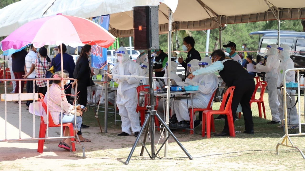 ชาวสงขลากว่า 400 คนเข้าคัดกรองตรวจโควิด-19 หลังเสี่ยงคลัสเตอร์ร้านอาหาร