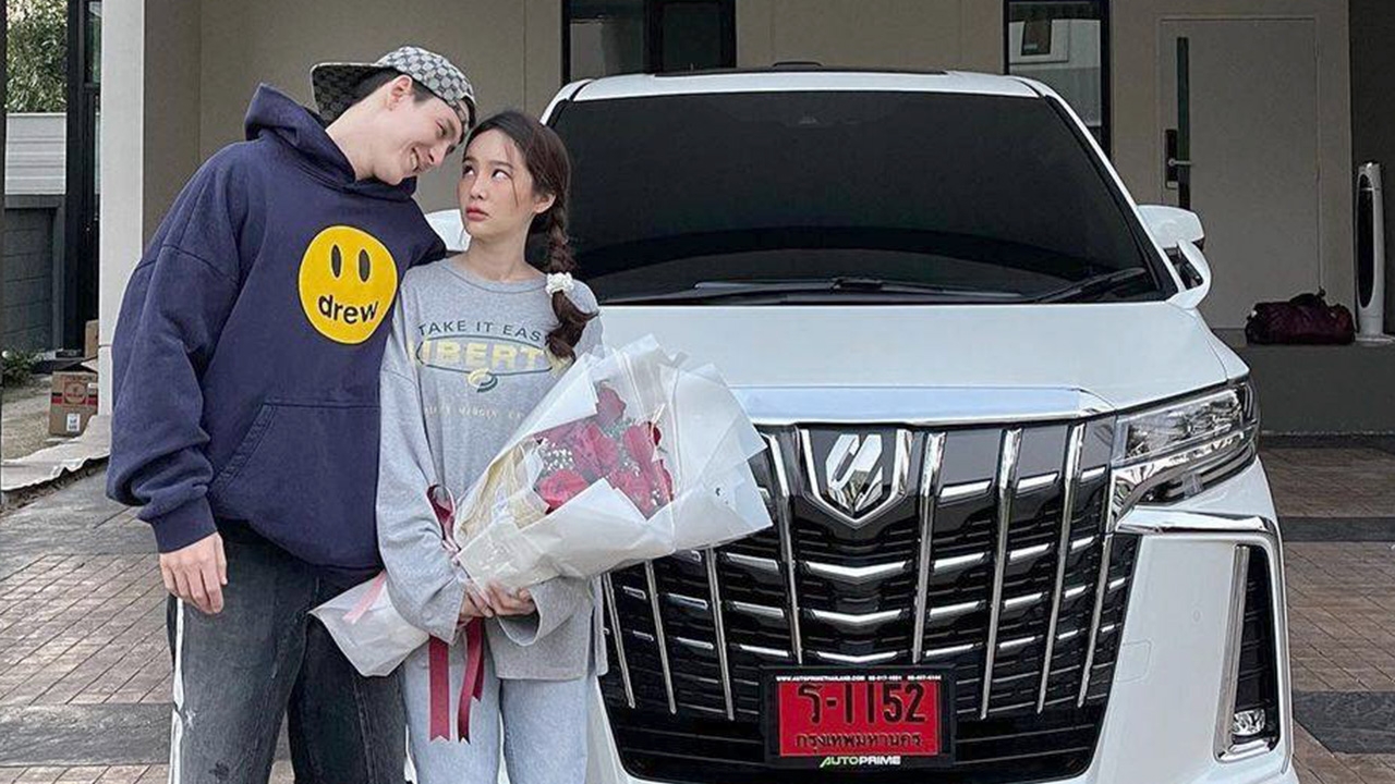 กวินท์ ถอยรถป้ายแดงเซอร์ไพรส์ตรุษจีน ปุ้มปุ้ย ลั่นสามีสุดประเสริฐ (คลิป)