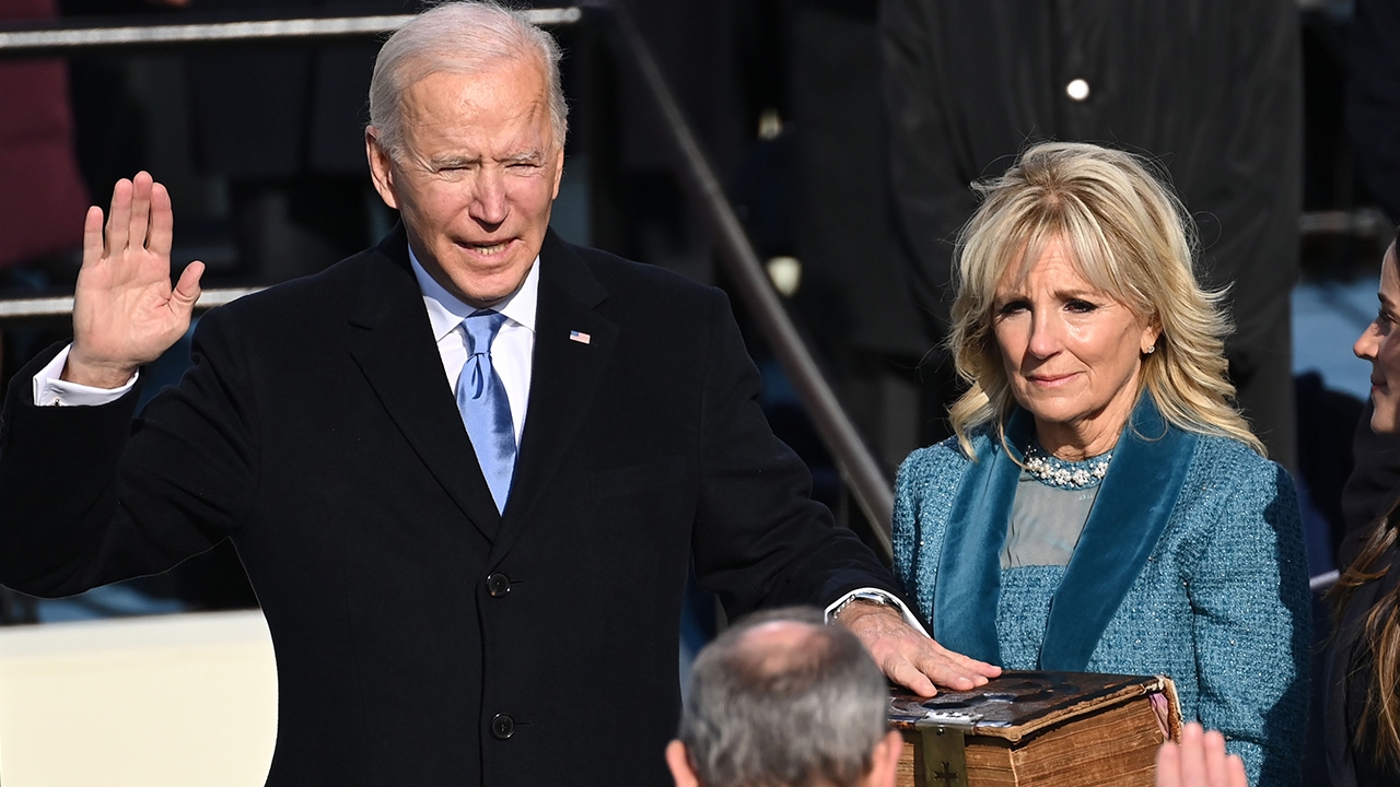 โจ ไบเดน สาบานตนรับตำแหน่งประธานาธิบดีคนที่ 46 ของสหรัฐฯ แล้ว