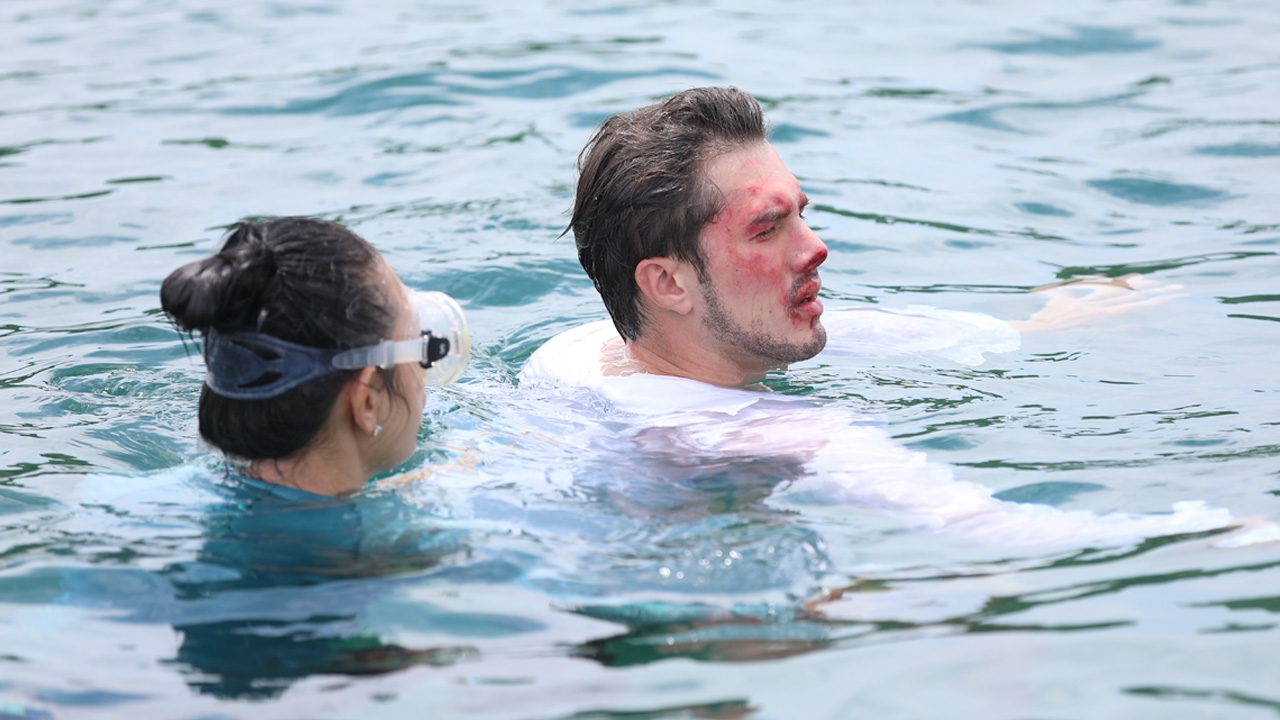 "มิกค์-แซมมี่" ลอยคอกลางทะเล ทุ่มเทเพื่อแฟนละคร ฉากเปิดตัว "ทะเลลวง"