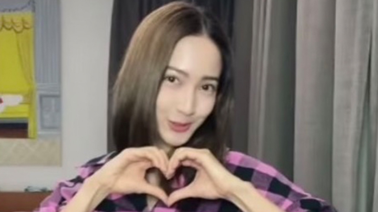 แต้ว เต้นโชว์ มอบเพลงให้คุณพี่โควิด ไม่ว่าอะไรจะเกิดขึ้นพร้อมสู้ (คลิป)