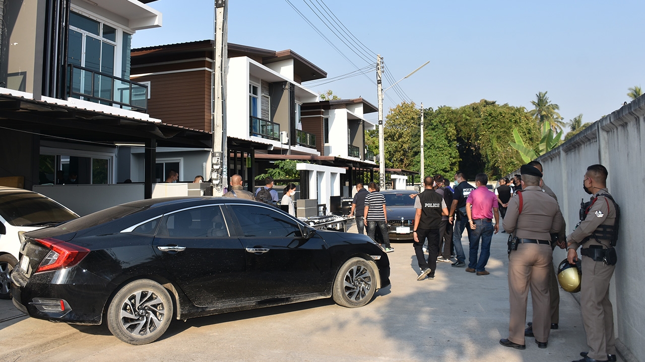 ตร.บุกทลายคอลเซ็นเตอร์เว็บพนันที่พิษณุโลก เงินหมุนเวียนเดือนละ 250 ล้าน
