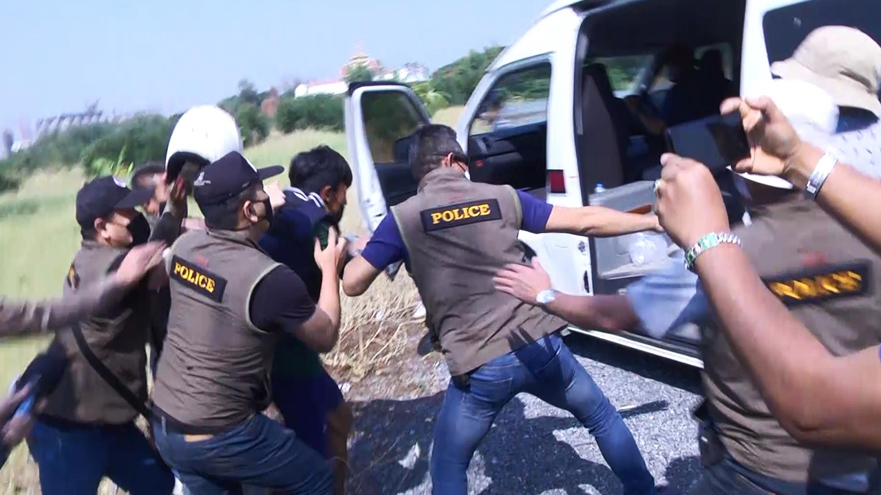 ตร.อยุธยาคุมหนุ่มอนาจารเด็ก 11 ขวบทำแผน ชาวบ้านฮือใส่หวิดโดนประชาทัณฑ์