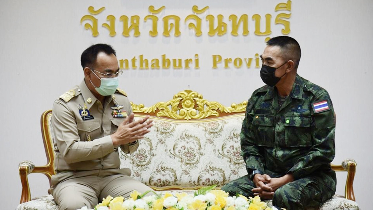 เสธ.ทหาร ตรวจพื้นที่ควบคุมจันทบุรี ย้ำเข้มชะลอเดินทางข้ามจังหวัด