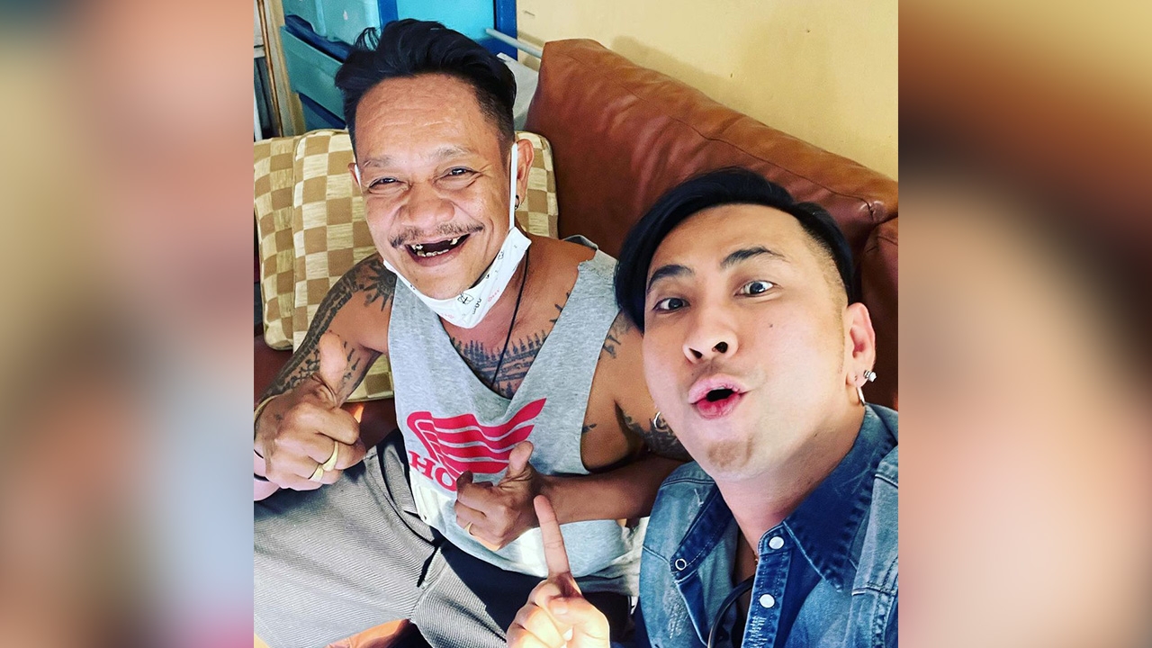 บอล โพสต์ภาพคู่ เต่า เชิญยิ้ม ตลกผู้มีพระคุณกับตัวเอง