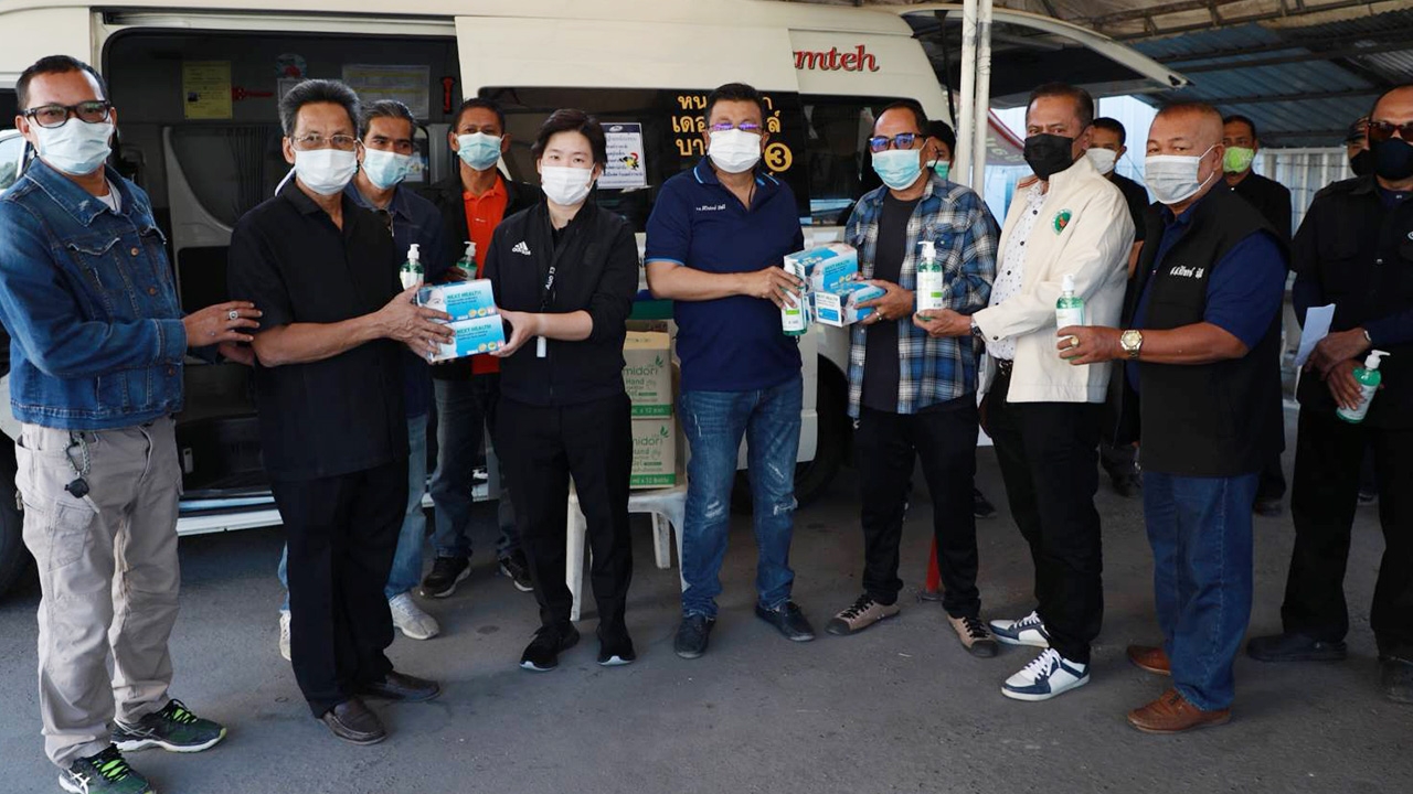 ส.ส.กลุ่มดาวฤกษ์ ลุยพ่นยาฆ่าโควิด-19 วินรถตู้ สร้างเชื่อมั่น ปชช. 