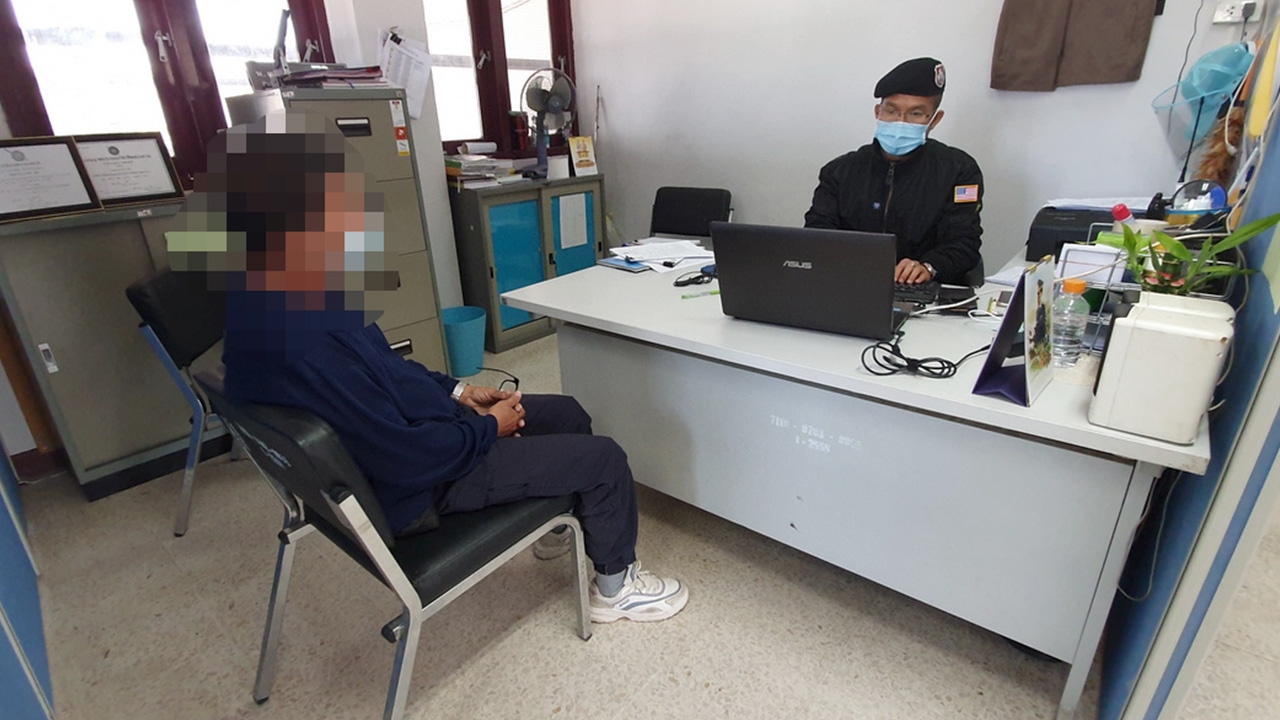 ตร.วังสะพุง แจ้ง 3 ข้อกล่าวหา จนท.ปกครองปืนเร็ว ชักยิงขู่ "ไผ่ ดาวดิน"