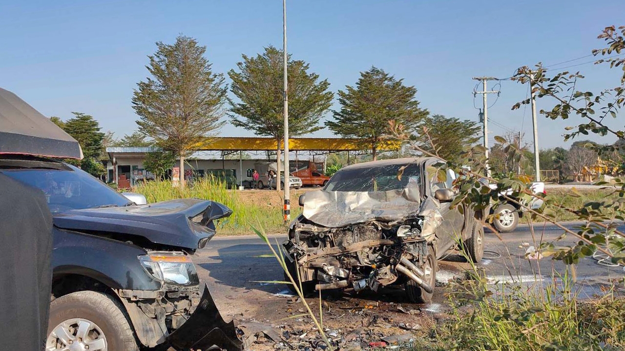 ควายโผล่ตัดหน้าหักหลบไม่ทัน เสยตัวลูกดับ ก่อนชนกระบะที่สวนมายับเจ็บ 3