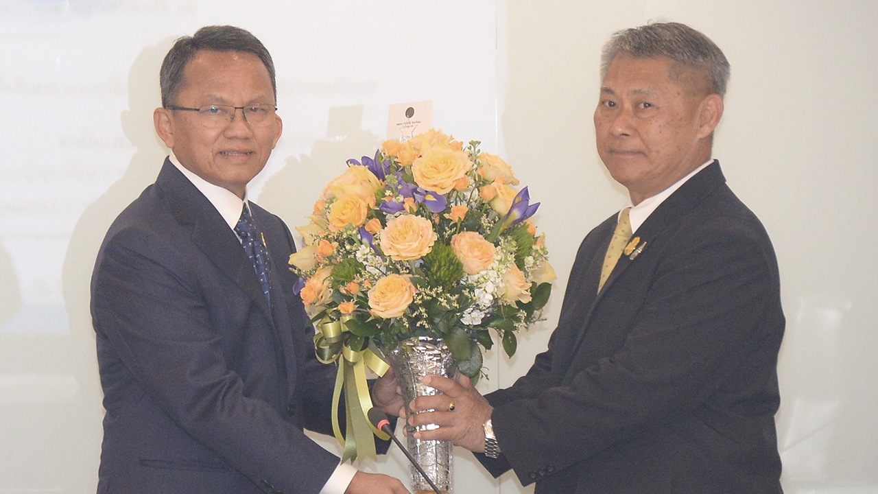 นายกฯ มอบแจกันดอกไม้ อวยพรวันเกิด ครบ 65 ปี "รมว.ยุติธรรม"